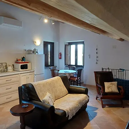 Belvedere Rosa - Self-catering With Pool And Views 莫利亚诺